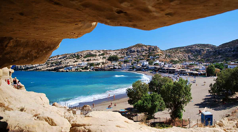 Наслаждение в лазурно-голубых водах побережья Крита