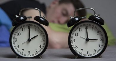 Старайтесь поддерживать постоянный режим сна в дни, предшествующие вашему путешествию, чтобы ваши «телесные» часы не сбивались и работали по обычному расписанию