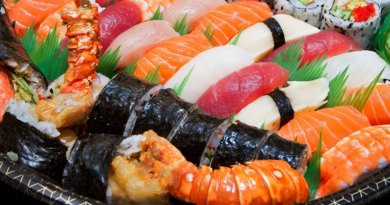 Кухня Японии развивалась на протяжении веков и на ее оказывали влияние ряд политических и социальных преобразований