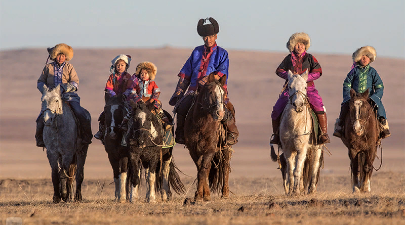 Для любителей активного отдыха верховая езда – это совершенно новый способ познакомиться с традициями кочевников и самыми красивыми районами Монголии.