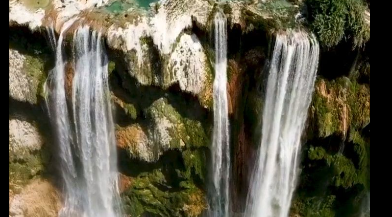 Водопад Тамул впадает в реку Тампаон в Сьюдад-Вальес, Мексика. Он возвышается примерно на 105 метров над красивой рекой и является самым высоким водопадом Сан-Луис-Потоси, мексиканского штата